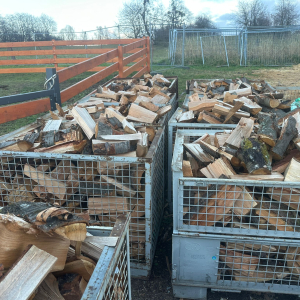 PRODEJ ŠTÍPANÉHO TŘEŠŇOVÉHO DŘEVA – POLÍNKA 33 CM – TVRDÉ PALIVOVÉ DŘEVO / DŘEVO NA UZENÍ 6,2PRMS